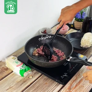 Enoki noodles stir-fried with bacon and dried chili