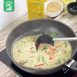 Fried Enoki topped with Thai green curry