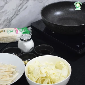 Stir Fried Cabbage and Enoki Mushroom with Fish Sauce