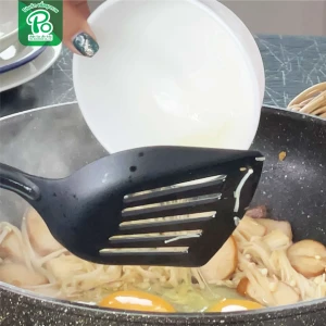 เห็ดเข็มทองผัดไข่ไส้กรอก